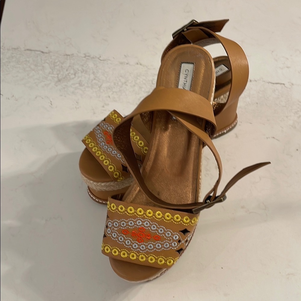 66. Cynthia Vincent leather Charming Tan/Blue/Yellow Women's Sandals Size 6